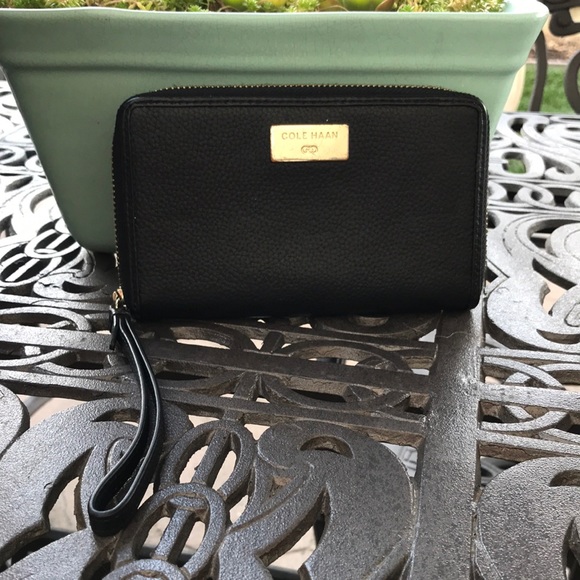 Vintage Cole Haan Wristlet Wallet Purse Black Pebble Leather - Picture 1 of 9
